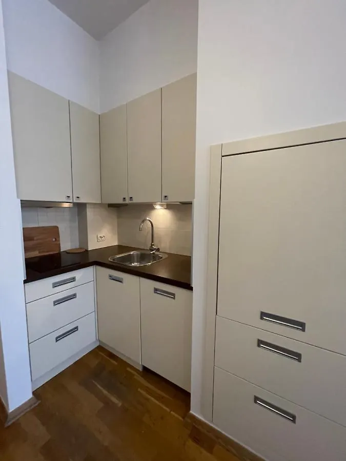 Wiejska 14: Smart City Center Apartment near Parliament Warsaw 0*,