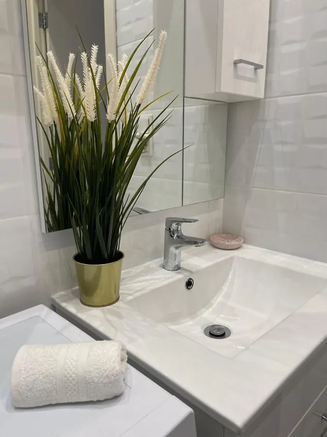 Wiejska 14: Smart City Center Apartment near Parliament Warsaw